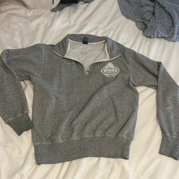 Other - Muskoka bear wear quarter zip